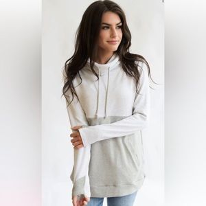 NURSING QUEEN Size Medium SWEATSHIRT PULLOVER - COLORBLOCK LIGHT GRAY